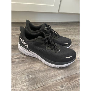 Hoka clifton 8. Men’s size 9.5 black/white